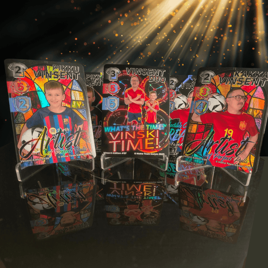 Vinski Time! foil cards on stands with Pikku Vinsent, Kakka Vinsent and Vinsent Duo under spotlight.